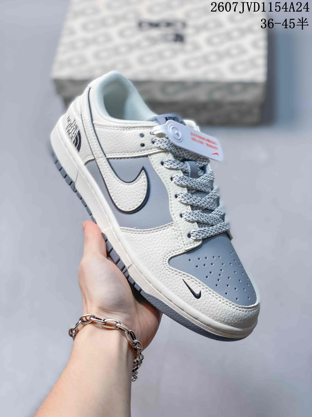 Nike SB Dunk Low Sneakers Grey and White NK5639-323