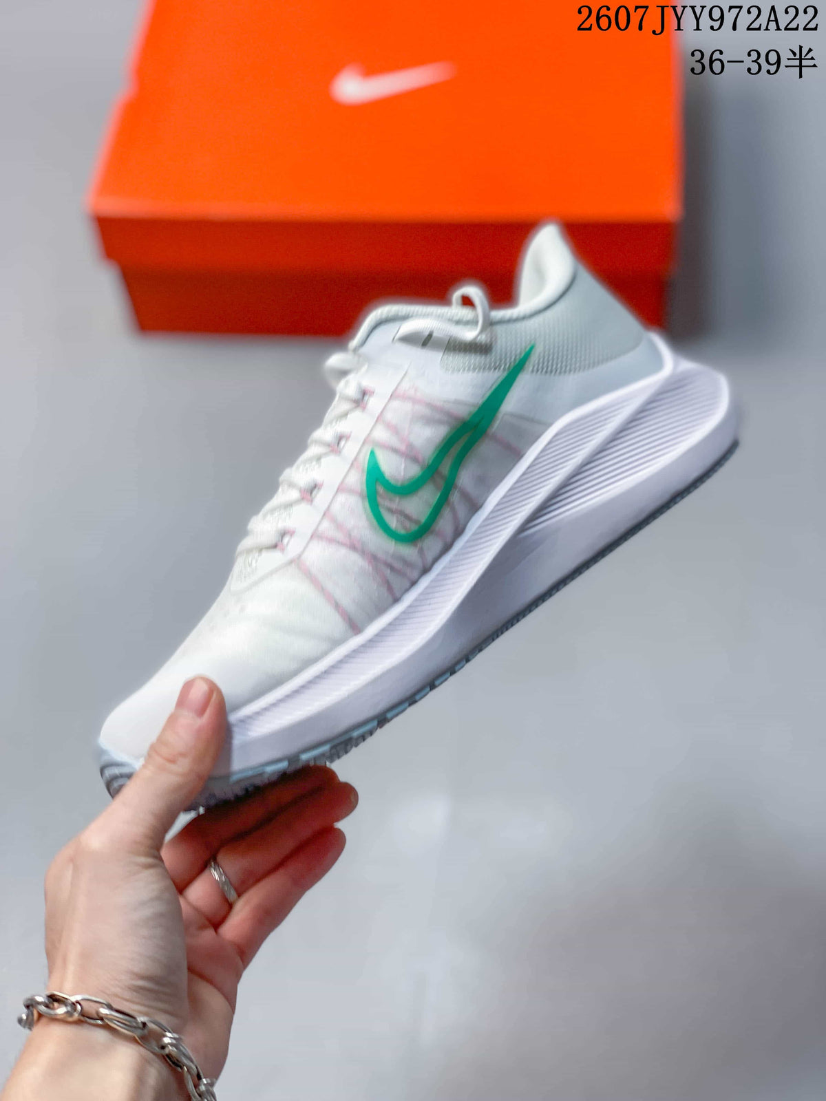 Nike Air Zoom Winflo 8 White Running Sneakers