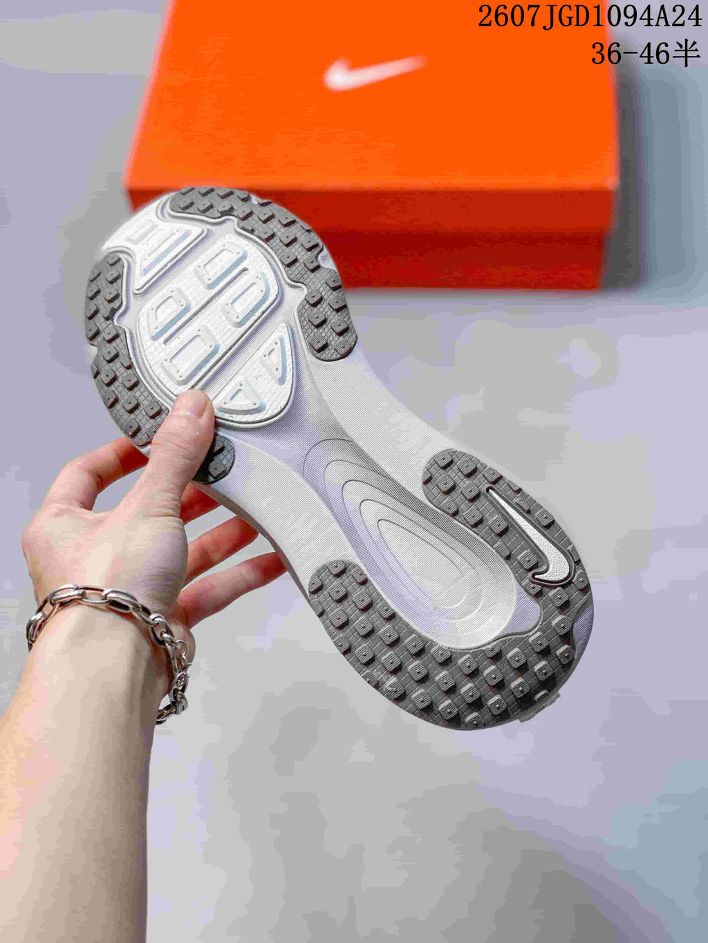 Nike Vomero 18 SE Sneakers White Grey