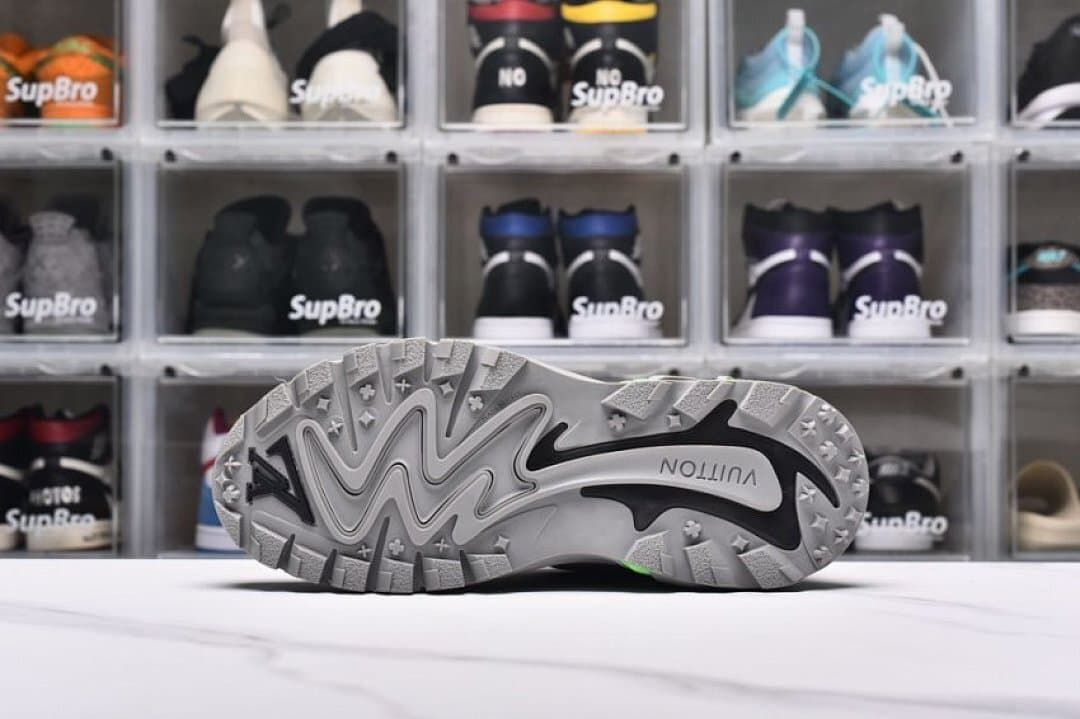 Louis Vuitton Runner Tatic 2023 SS Sneakers in Gray and Green
