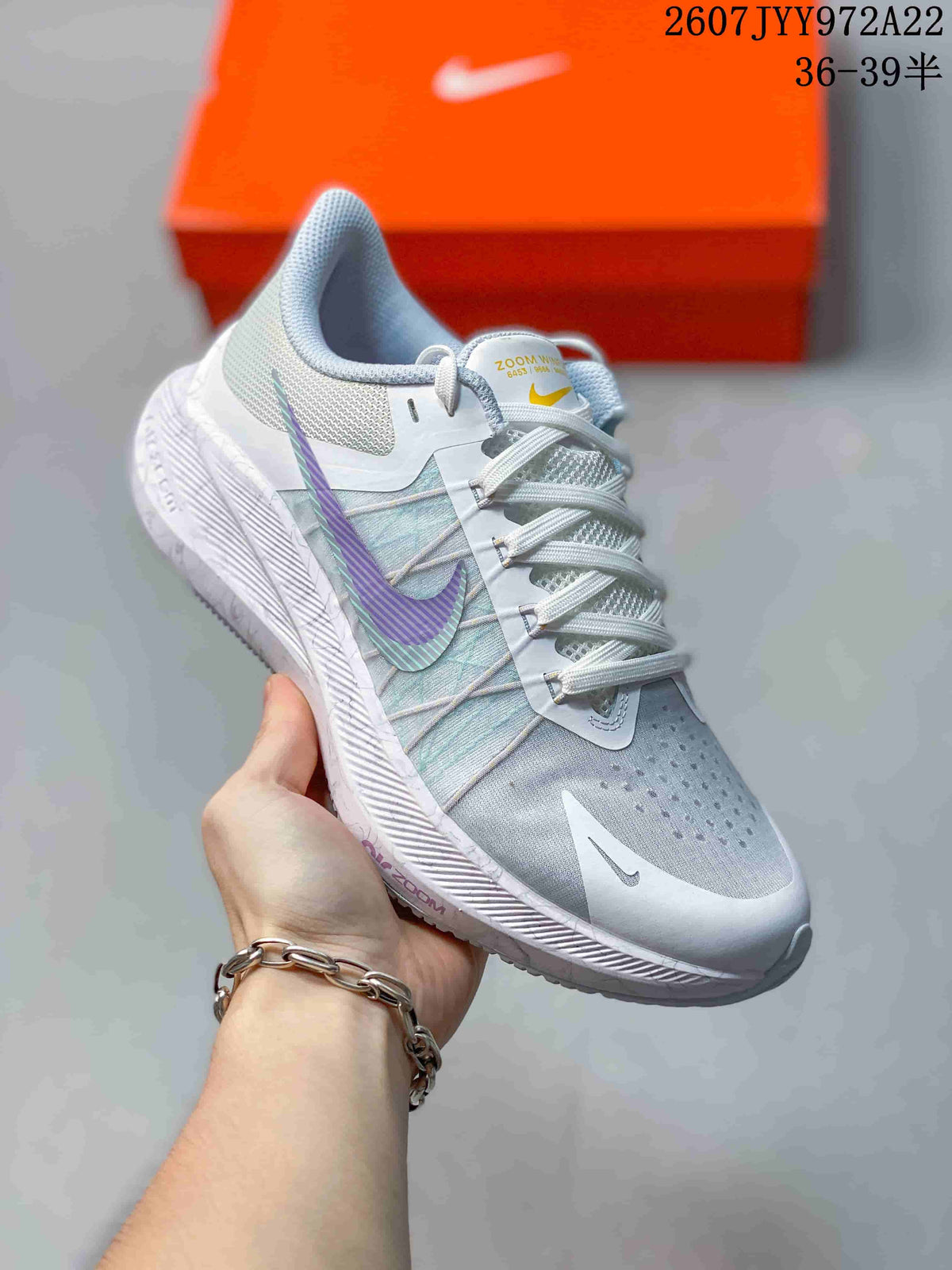 Nike Air Zoom Winflo 8 Running Shoes in Light Gray