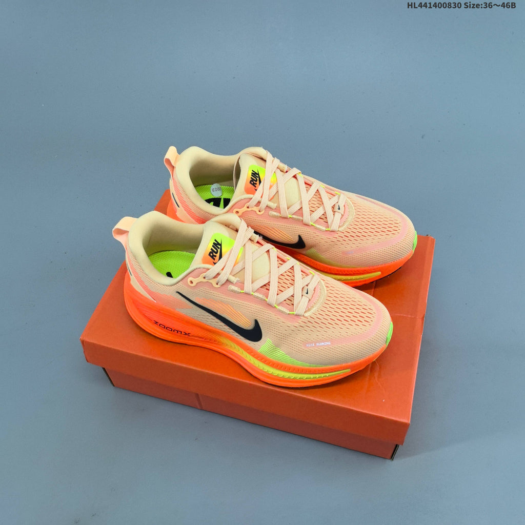 Nike Vomero 18 Running Shoes