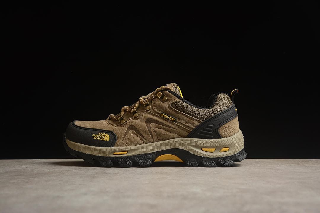 The North Face Cedar Mesa 816B Hiking Shoes, Sand
