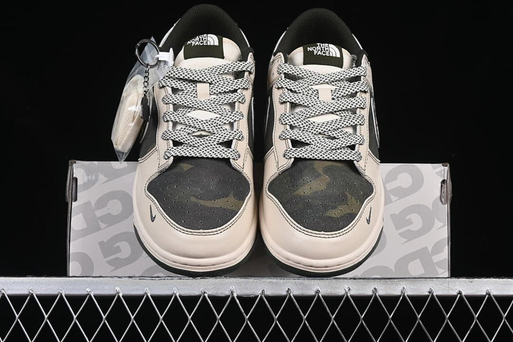 Nike SB Dunk Low The North Face CDG Sneaker DM6868-015