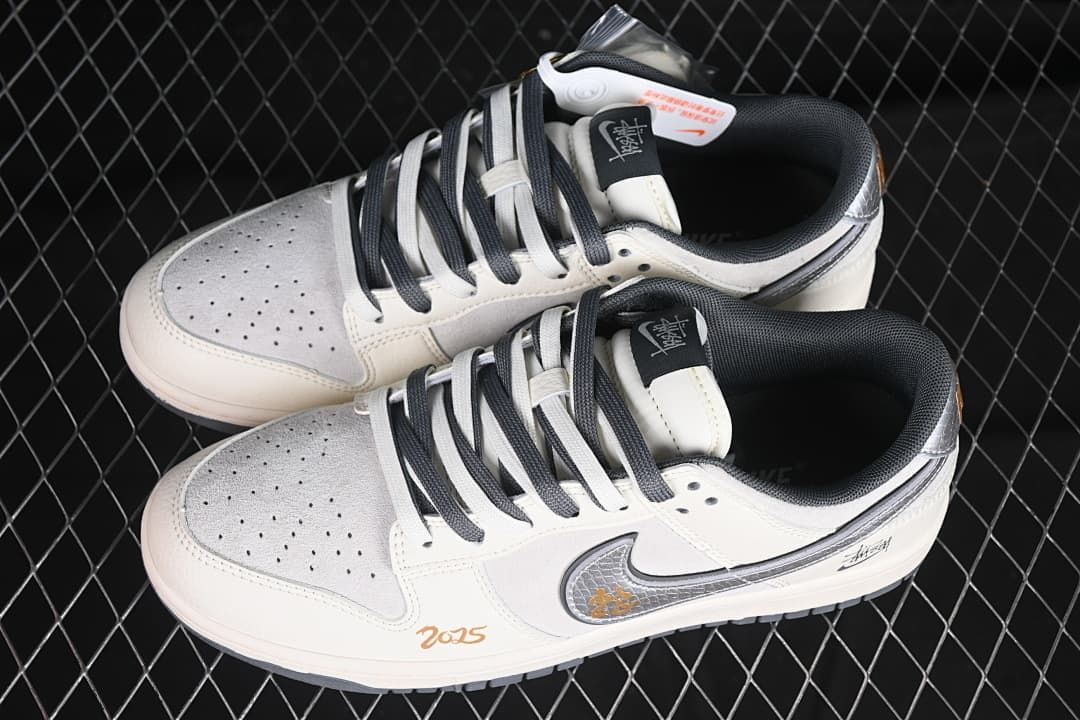 Nike Dunk Low Stüssy Snake-Year Sneakers DM6868-008
