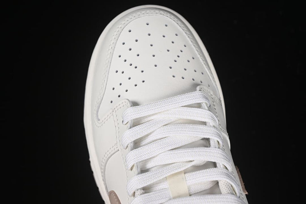 Nike SB Dunk Low Mocha White Sneakers