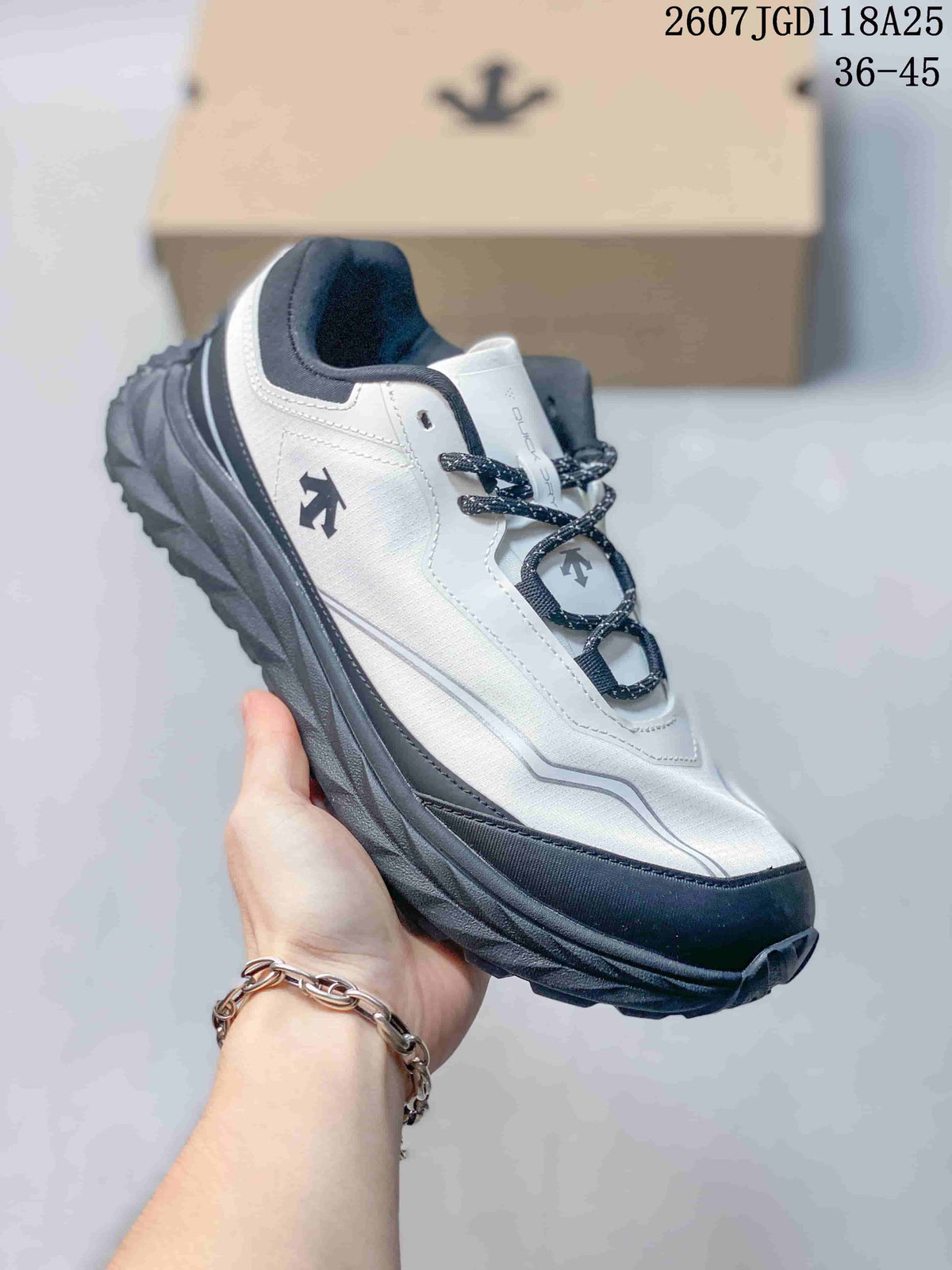DESCENTE TERRAIND Low-Top Hiking Sneakers White Black