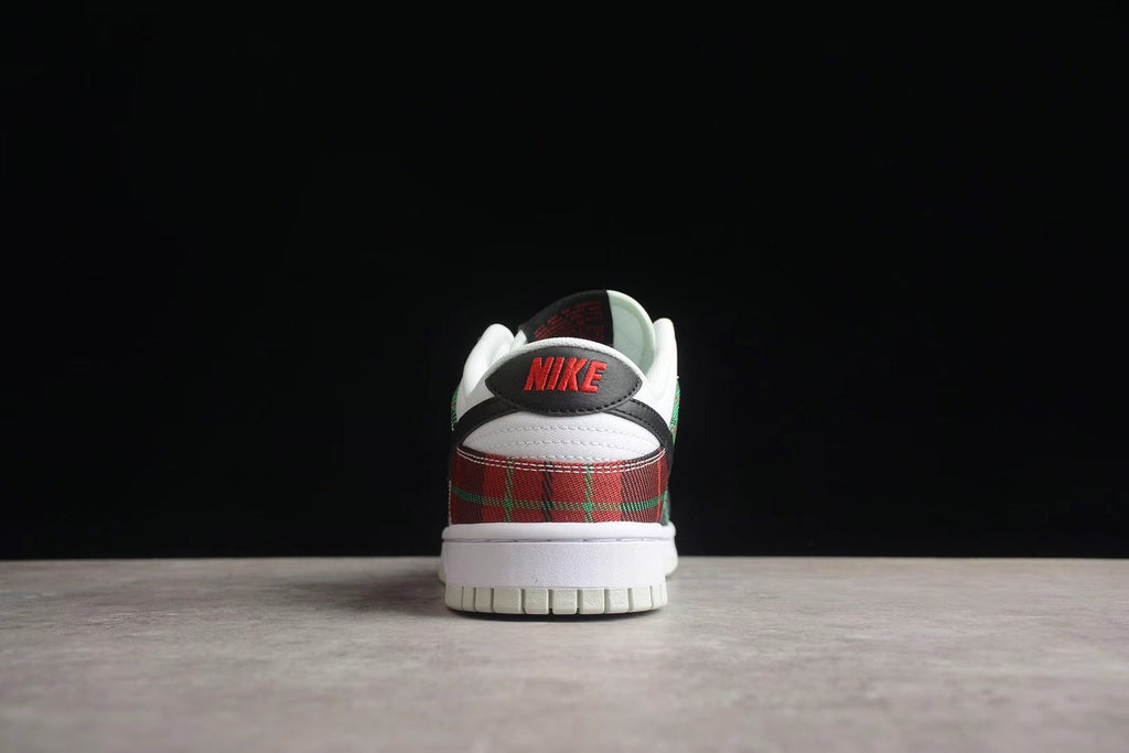 Nike SB Dunk Low Plaid Sneakers Red Green DV0827-100