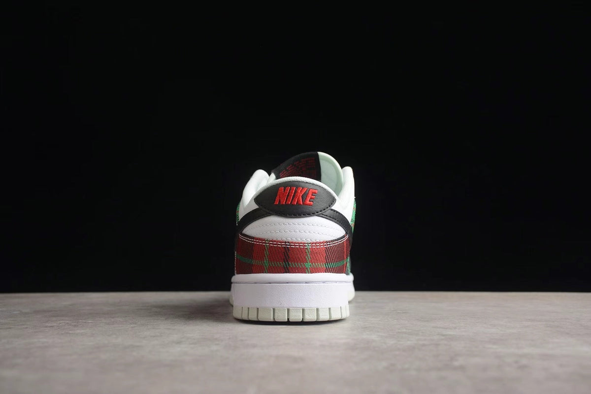 Nike SB Dunk Low Plaid Sneakers Red Green DV0827-100