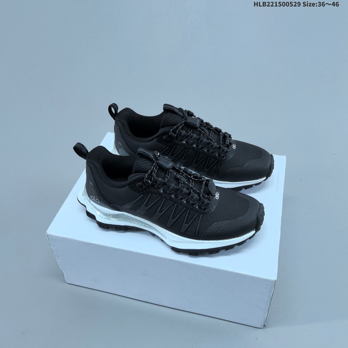 Alo Runner Trail Low-Top Sneakers in Black