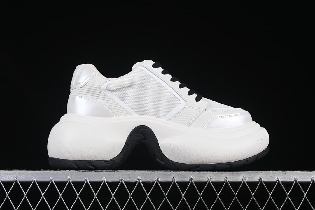 SMFK Future Ripple Low-Top Sneakers in White