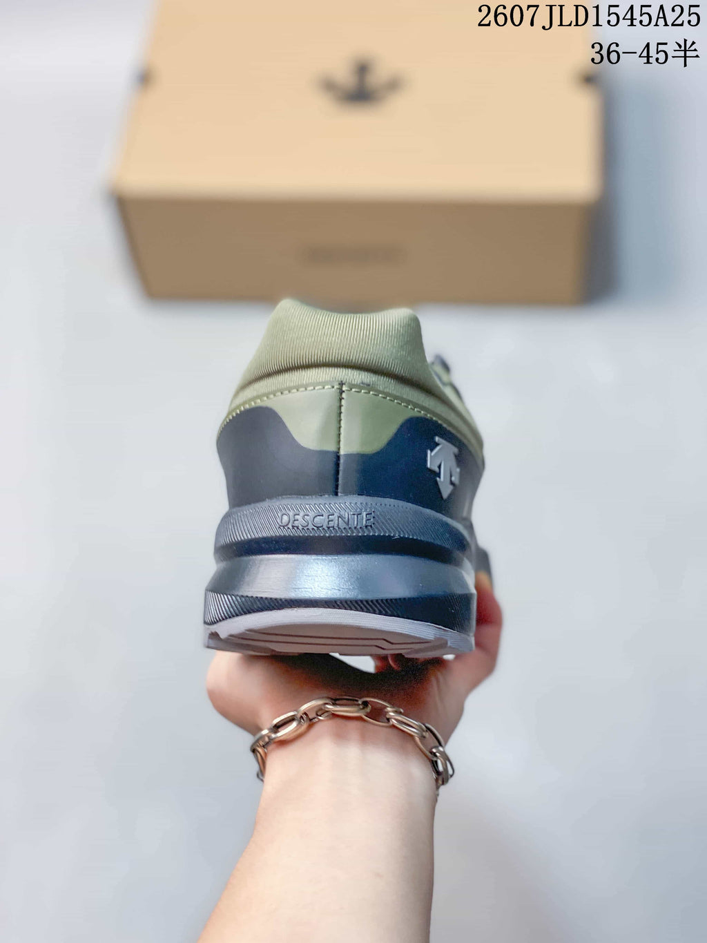 Descente SHIELD Mantrix Low-Top Running Shoes Olive Black