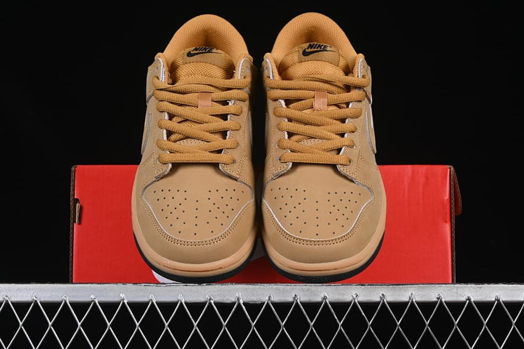 Nike SB Dunk Low Retro SE Wheat Sneakers HQ1932-700