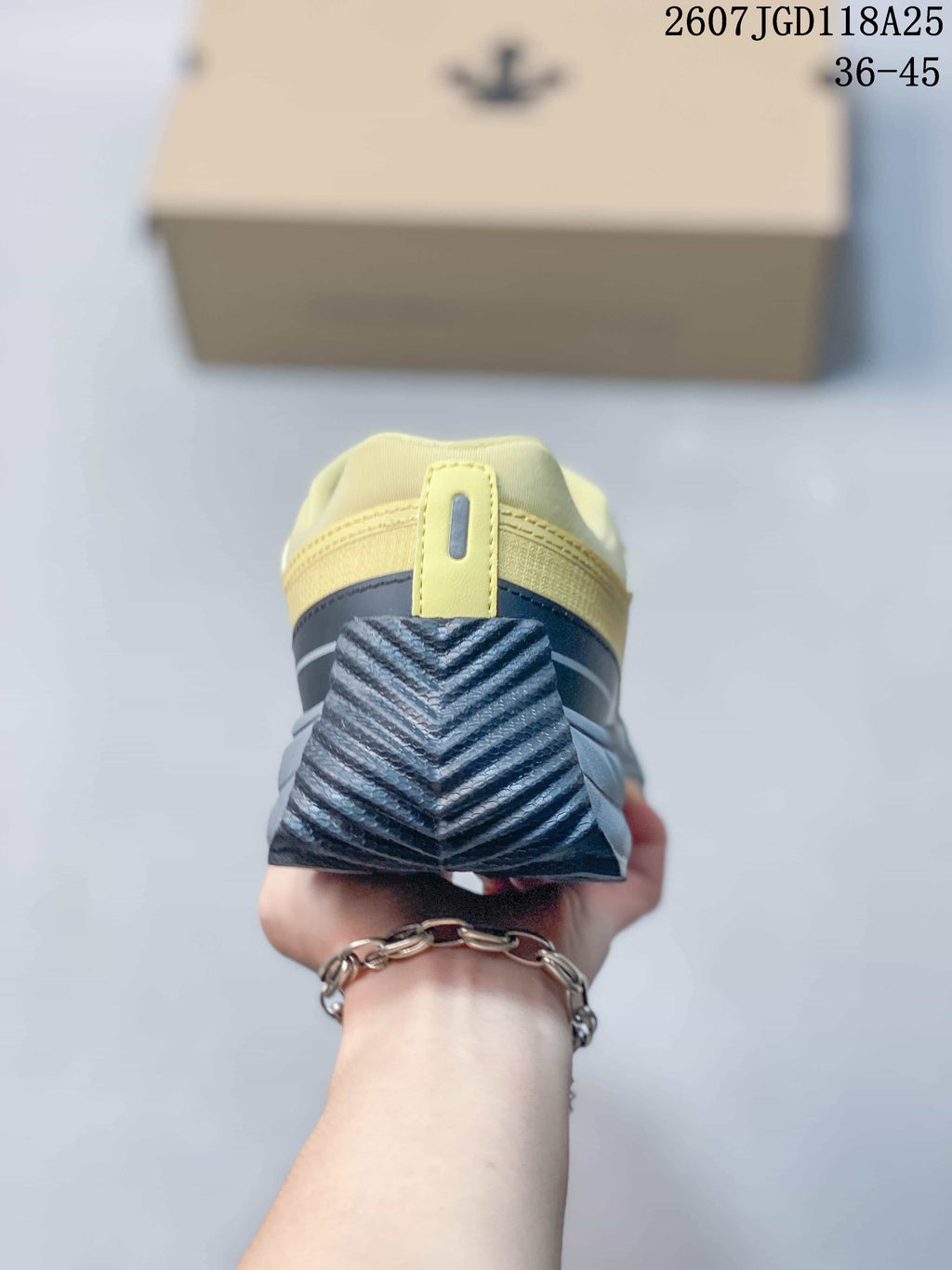 DESCENTE TERRAIND Low-Top Hiking Sneakers Yellow/Black