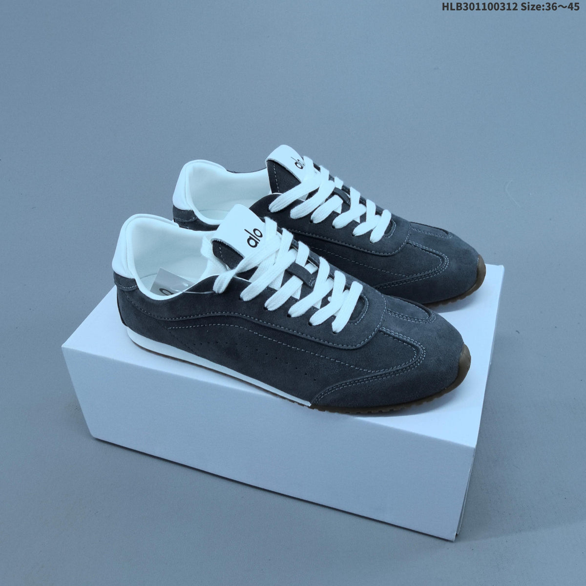 Alo Sunset Sneakers in Suede-Look Low-Top Style