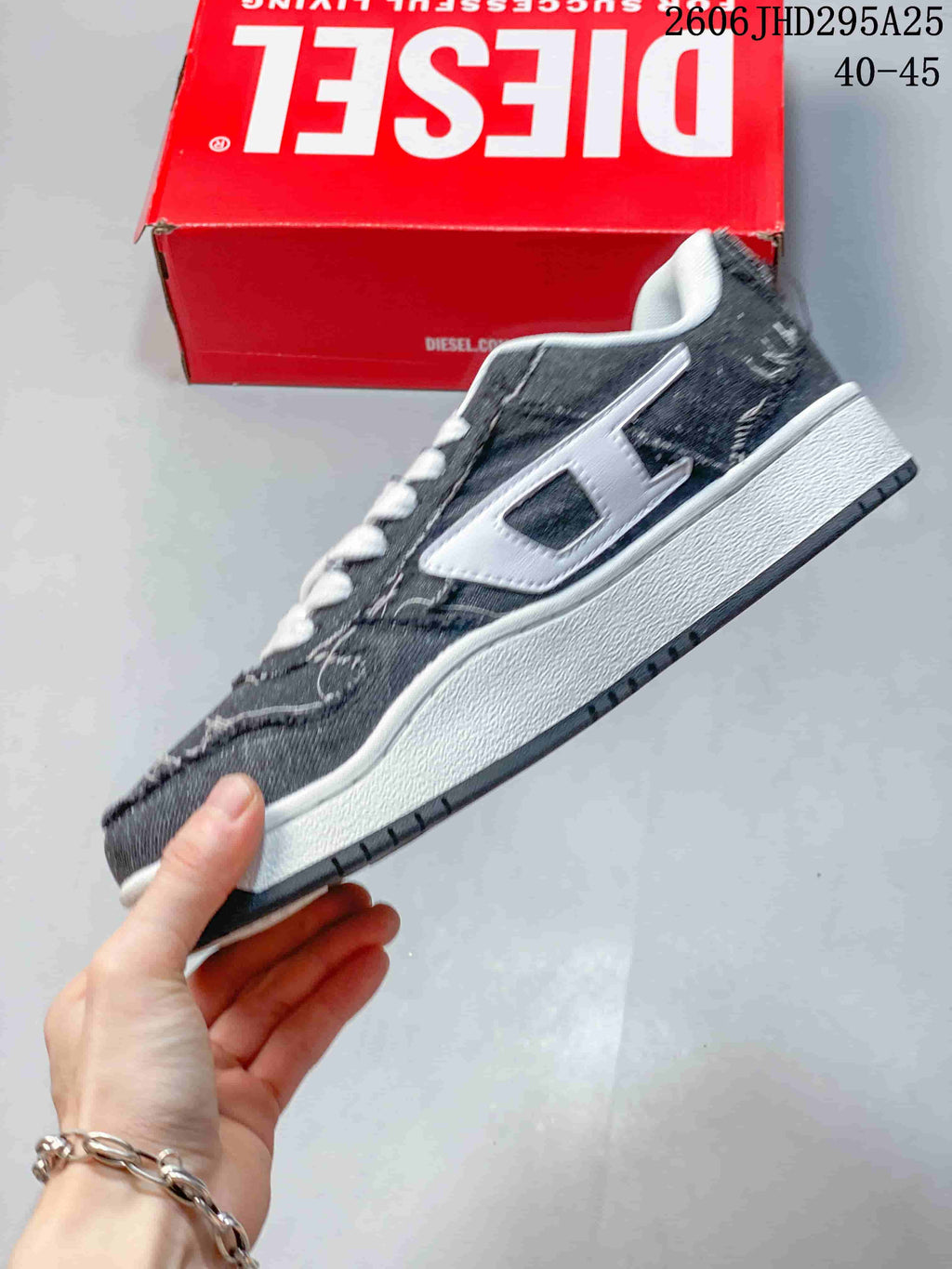 Diesel S-UKIYO V2 Low-Top Sneakers in Charcoal