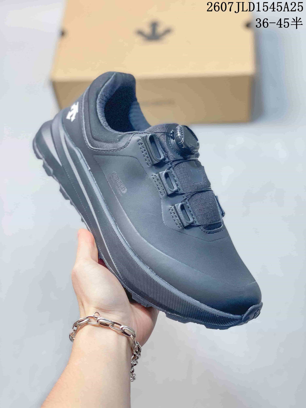 Descente SHIELD Mantrix Low-Top Running Sneakers Black