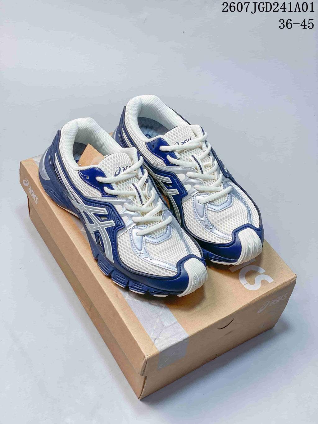 ASICS GEL-SD Lyte Sneakers in White and Navy