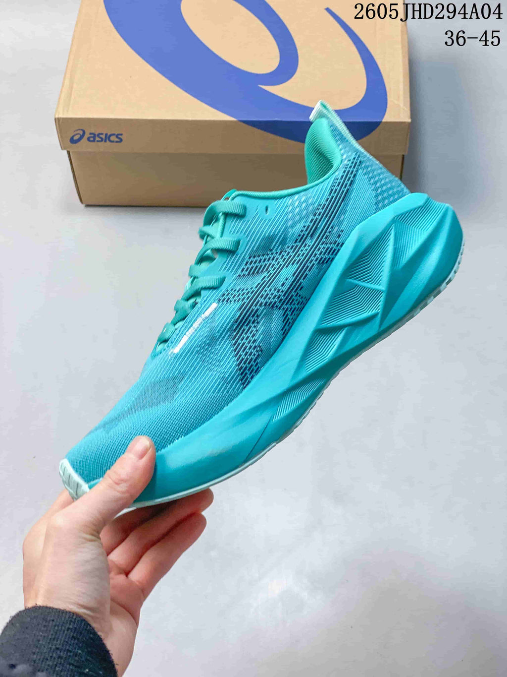 ASICS NOVABLAST 5 LE Running Shoes in Turquoise