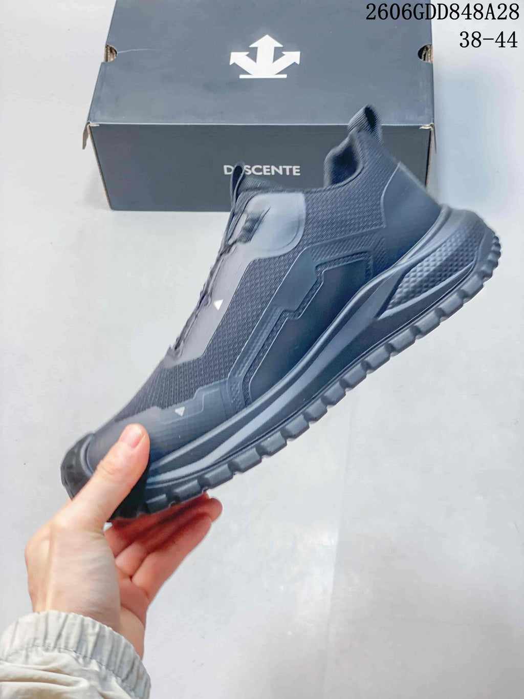 DESCENTE Outdoor Running Shoes with Dial Closure, Charcoal
