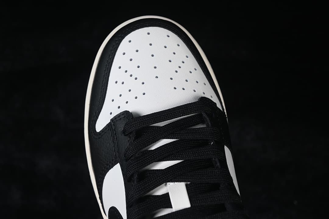 Nike Dunk Low SE Black and White Sneakers HQ7487-100